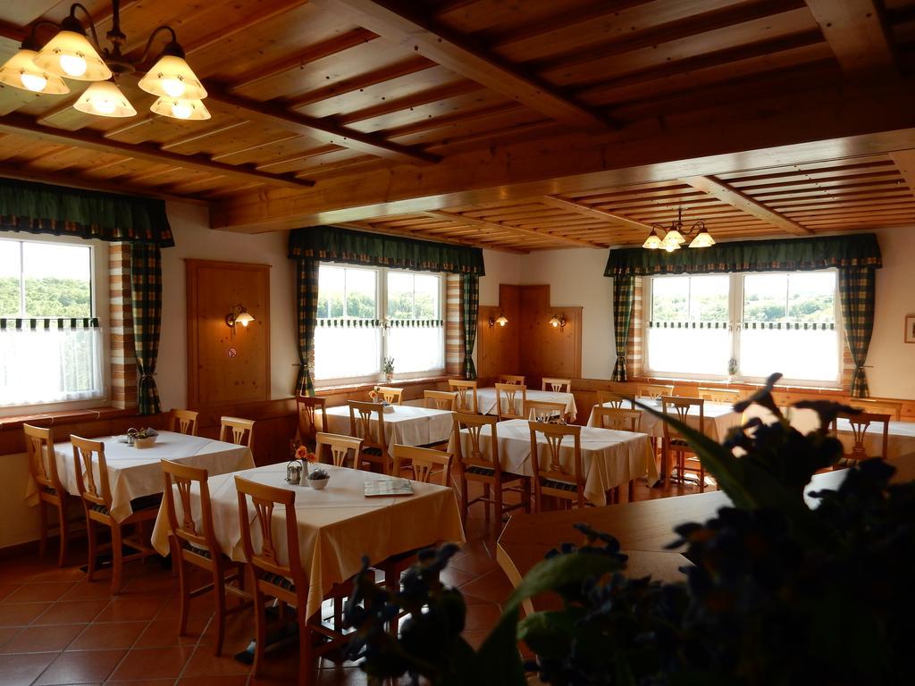 Pension Rudi - Weingut Kellner Hotel Pulkau Exterior photo